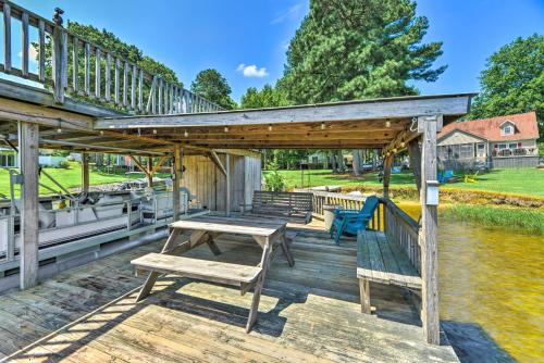 Beautiful Lakefront Retreat with Dock and Grill!