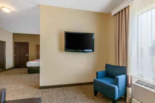 Comfort Suites Forrest City - image 3