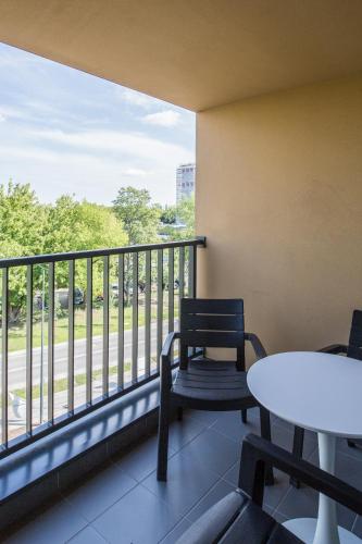One-Bedroom Apartment image 9