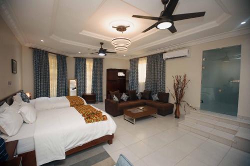 Cocktail and Dreams Hotel in Kpeshie