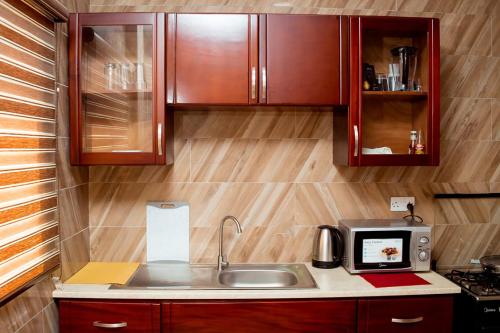 Kjøkken, Cocktail and Dreams Hotel in Kpeshie