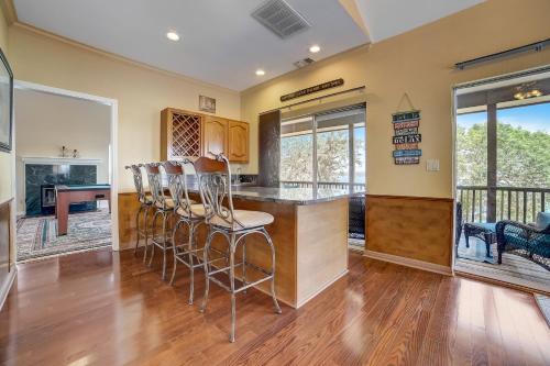 Stagecoach Estate in Canyon Lake, USA