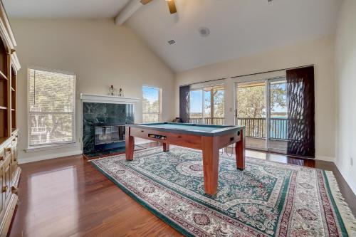 Stagecoach Estate in Canyon Lake, USA