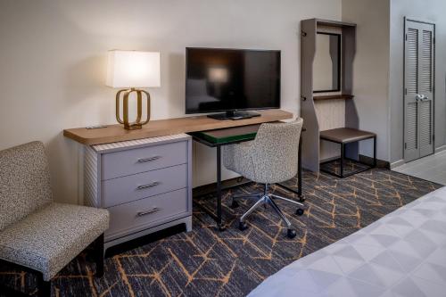 Holiday Inn Hotel & Suites Beckley, an IHG Hotel