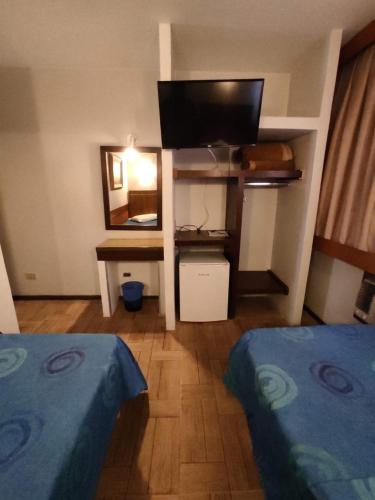 2 twin beds