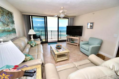 "SHERWIN" Beautiful 2 BR Oceanfront Condominium 602 in Daytona Beach, USA