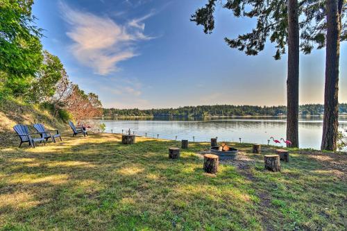 Dreamy Wooded Cabin with Private Beach and Kayaks!