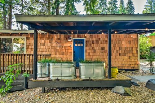 Dreamy Wooded Cabin with Private Beach and Kayaks!