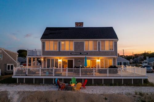 外部景觀, Oceanfront Cape Cod House by Rock Properties in 桑德威奇 (MA)
