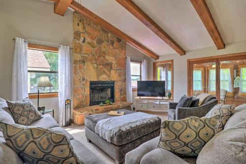 Table Rock Lake Getaway with Fire Pit, Deck and Grill! in Golden, USA