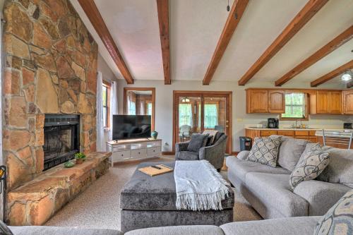 Table Rock Lake Getaway with Fire Pit, Deck and Grill! in Golden, USA