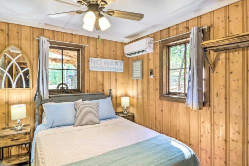 Remodeled Cabin with Fire Pit on Norfork Lake! in Elizabeth, USA