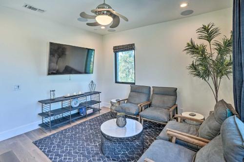 Modern Huntington Beach Home Less Than 1 Mi to Beach! in Huntington Beach, USA