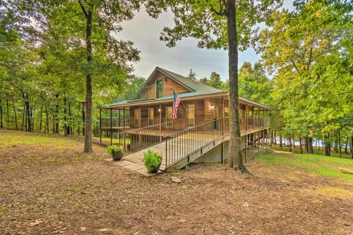 . Deck + Fire Pit: Lakefront Hideaway in Scranton!
