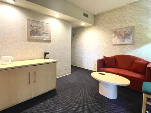 Ramada by Wyndham South El Monte - image 11
