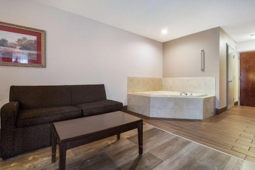 SureStay Plus by Best Western Tarboro-Kingsboro - image 14