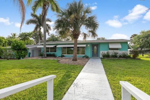 Relaxing 4 bedroom home with Pool