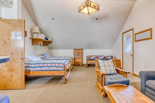 Little Trail Lodge - Unit B