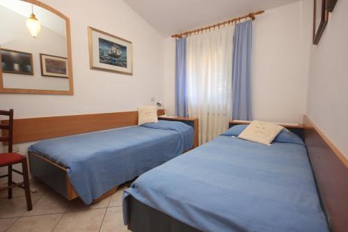 Apartments by the sea Novigrad - 7335 - image 8