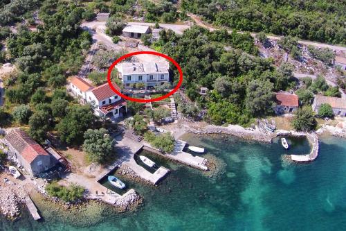 Apartments by the sea Zuronja, Peljesac - 14095 - Location saisonnière - Putniković