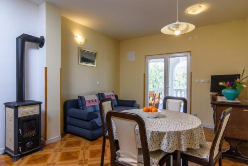 Apartments by the sea Sevid Trogir - 14103 - image 6