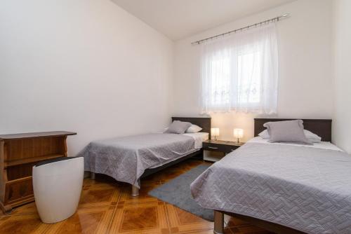 Apartments by the sea Sevid Trogir - 14103 - image 9