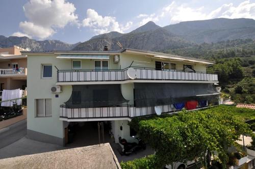  Apartments with a parking space Makarska - 14091 in Makarska