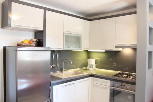 One-Bedroom Apartment with Terrace image 3