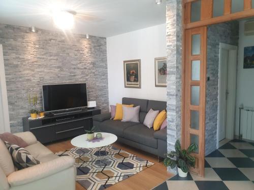 Two-Bedroom Apartment with Terrace and Sea View room in Apartments with parking space Bol Brac - 14124