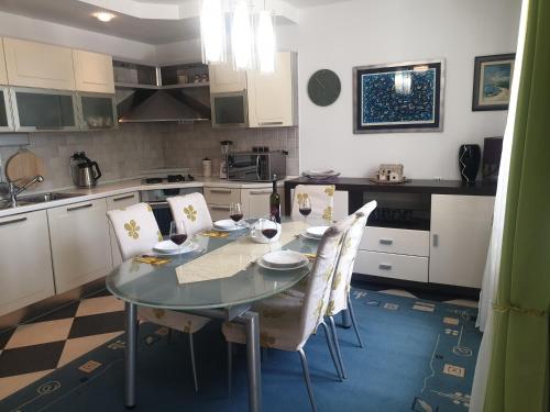 Two-Bedroom Apartment with Terrace and Sea View image 3