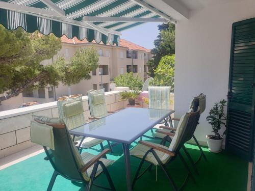Two-Bedroom Apartment with Terrace and Sea View image 2
