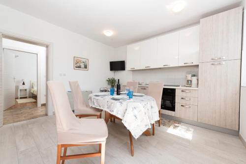 Létesítmények, Apartments with parking space Icici, Opatija - 14155 in Poljane