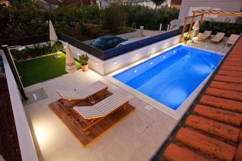 Apartments with a swimming pool Preko Ugljan - 14163 - image 6
