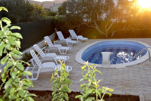 Family friendly house with a swimming pool Kostanje Omis - 14176 - image 4