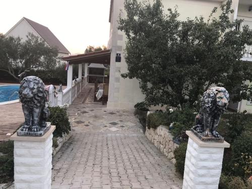 Family friendly house with a swimming pool Kostanje Omis - 14176 - image 7