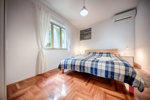 Apartments by the sea Hvar - 14197 - image 6