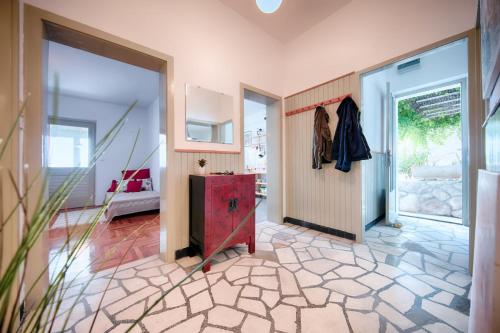 Apartments by the sea Hvar - 14197 - image 7