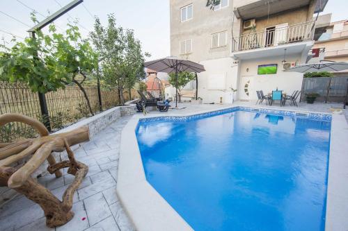 Family friendly apartments with a swimming pool Split - 14203, Сплит