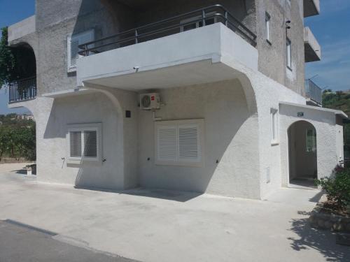 Family friendly apartments with a swimming pool Split - 14203 - image 6
