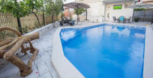 Family friendly apartments with a swimming pool Split - 14203 - image 7