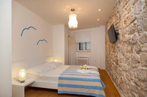 Seaside family friendly house with a swimming pool Bol Brac - 14239 - image 11