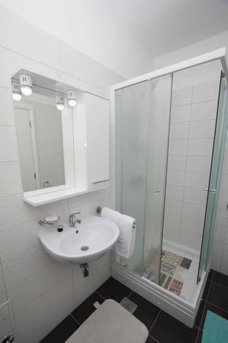 Apartment Verunic 14286d - image 10