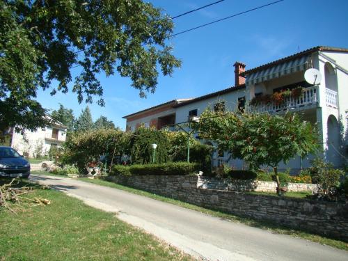 Apartments with a parking space Zajci (Central Istria - Sredisnja Istra) - 14303 - Potpićan