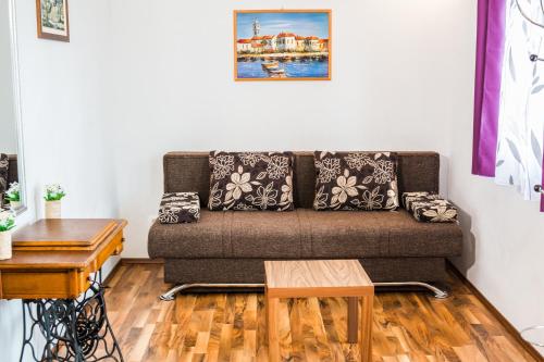 Family friendly house with a swimming pool Dvornica Rogoznica - 14300 - image 3
