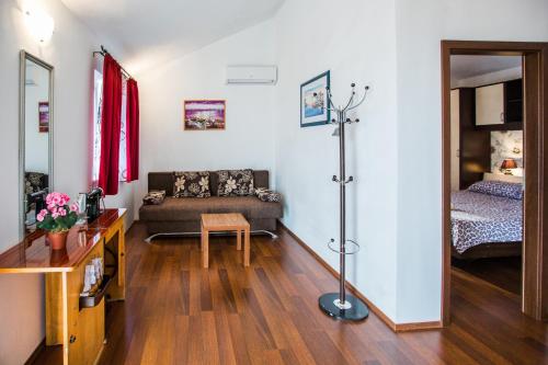 Family friendly house with a swimming pool Dvornica Rogoznica - 14300 - image 13