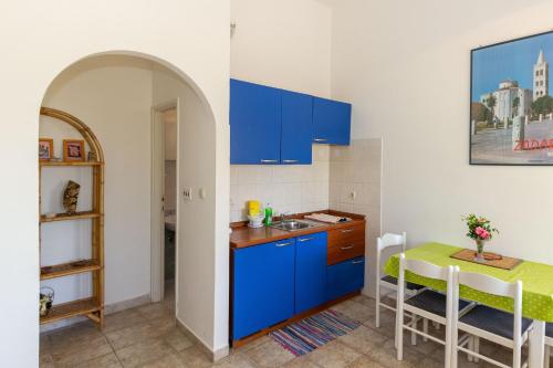 Apartments by the sea Petrcane Zadar - 14327 - image 11