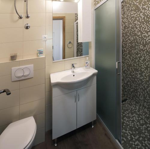 Two-Bedroom Apartment with Terrace and Sea View image 6