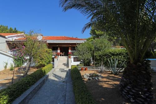 Family friendly apartments with a swimming pool Bol Brac - 14379 - image 6