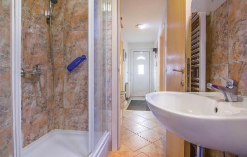 Two-Bedroom Apartment with Terrace image 3