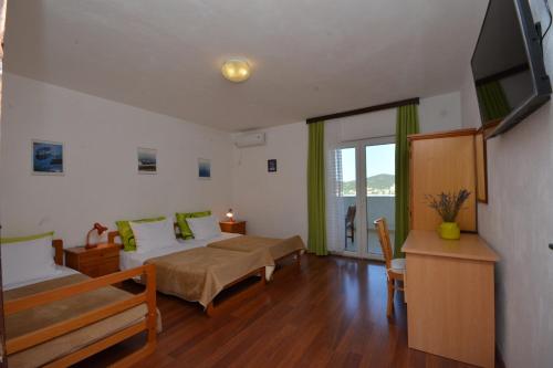 Apartments with a parking space Vinisce Trogir - 14407 - image 8